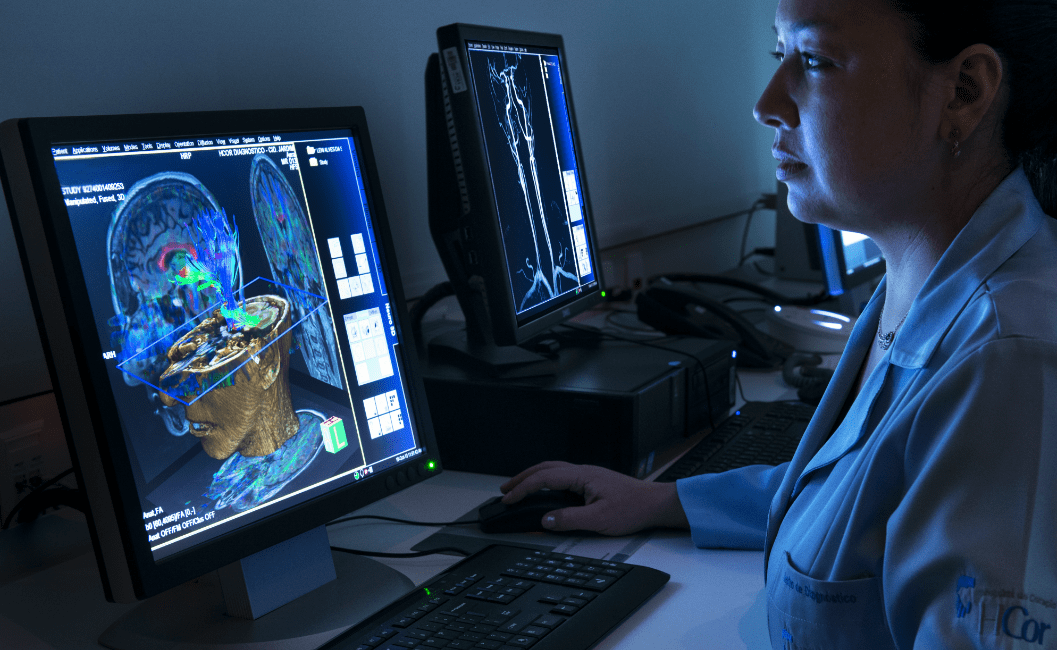 Médicos especializados em neurologia