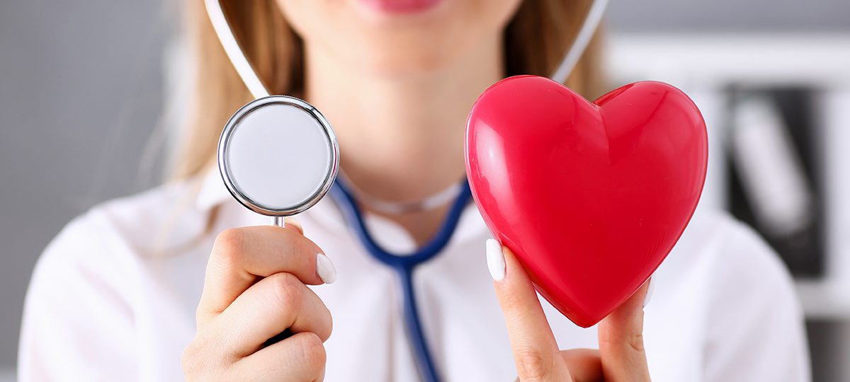 Quais são os sintomas de infarto em mulheres? - BoaConsulta